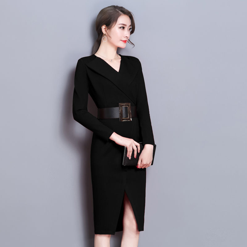 太美了，40岁女人穿出了不一样的气质，精致秋风连衣裙，真美