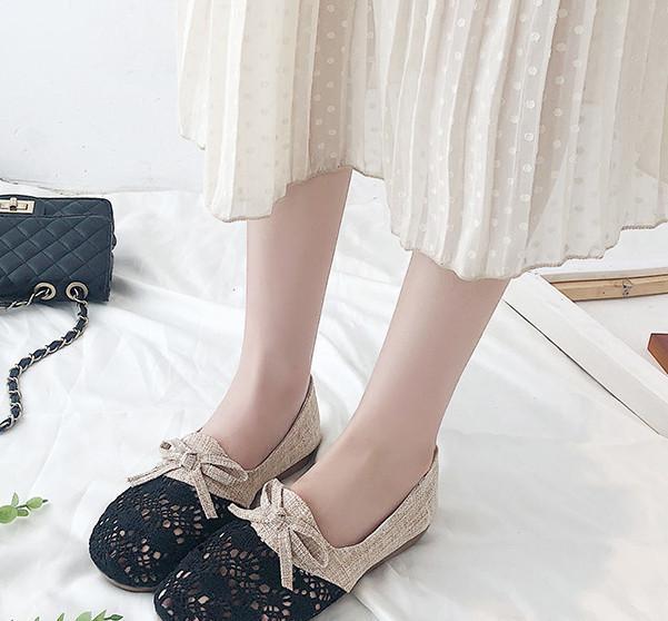 越来越多女人不穿高跟鞋了，如今大家流行这样穿，连闺蜜都羡慕我