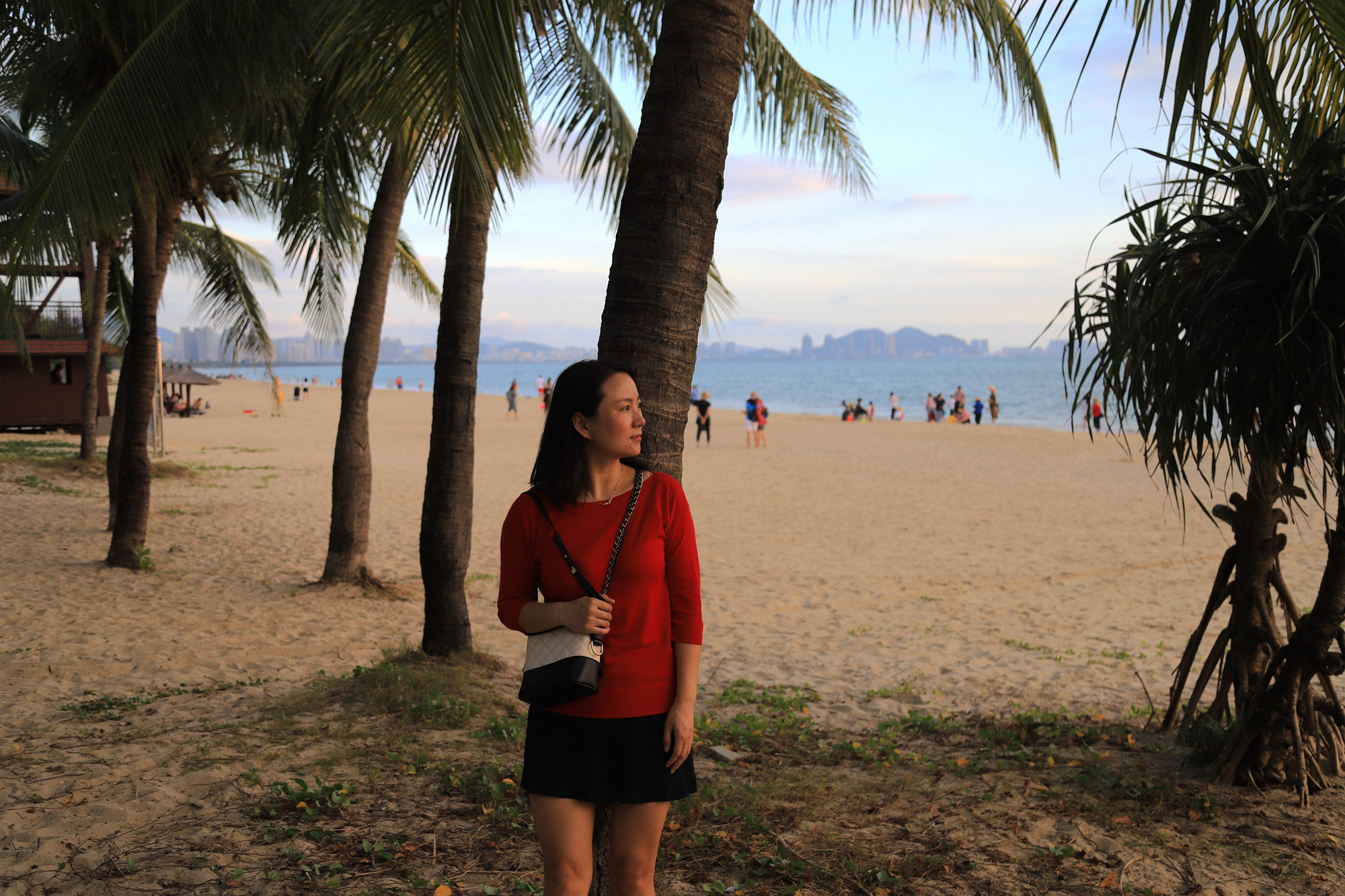 【遇上一座城】请到天涯海角来，一起去看比基尼大长腿的三亚微游