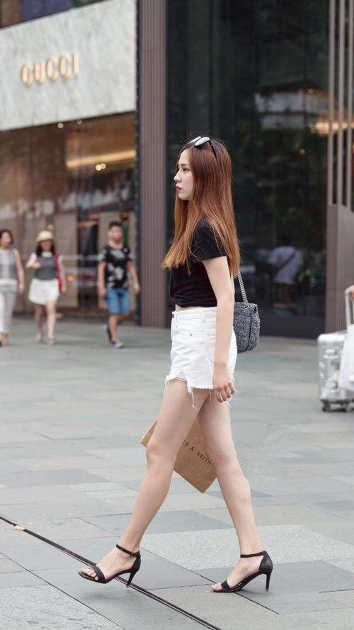 成都街拍：非常漂亮的小姐姐，甜美的微笑真是太撩人了！