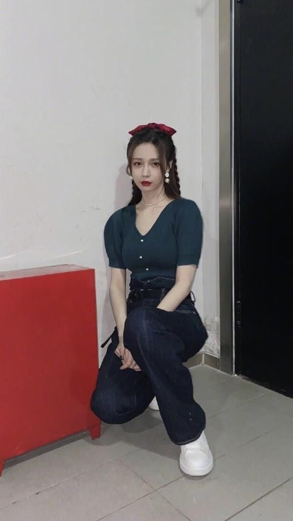 「 感觉就像」越看越认不出了，按baby整了沈梦辰晒美照五官精致如芭比娃娃