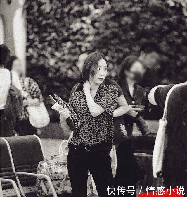 奚梦瑶变身“豹纹女士”，搭配牛仔热裤，还撞衫了金泰妍