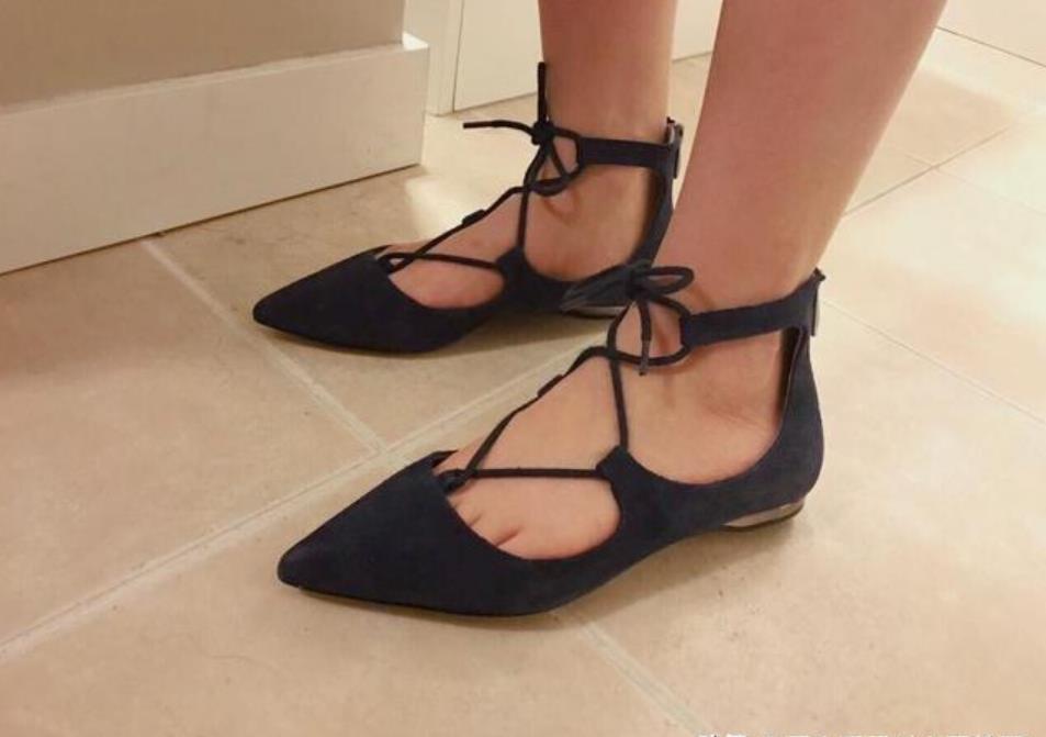 衬托出:精致高跟鞋,衬托出纤细玉足,婷婷玉直美轮美奂