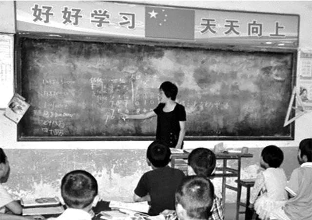 长大了，我也想偷穿妈妈的鞋……