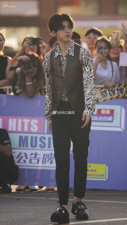 高个子男神扎堆，比例谁最棒，蔡徐坤落榜，白敬亭就差一点