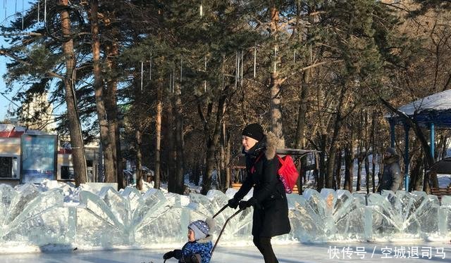 此地比我国面积还大300万, 但是人口为何才4000万