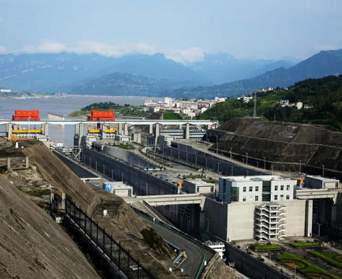 中国“世纪”工程，全中国只有一个，一天赚1亿，美：向中国看齐