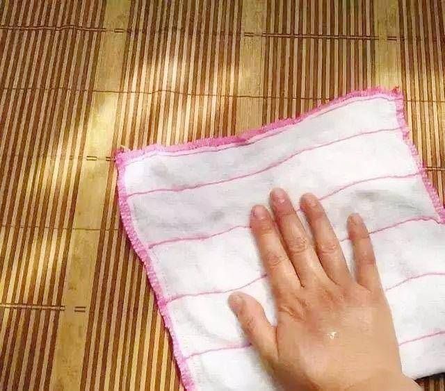 \＂i0\＂: \＂http://p7.qhimg.com/t016dcb52954338720c.jpg?size=450x424\＂}＂凉席一年没洗螨虫、细菌真多，掌握这诀窍，几分钟洗干净还能除螨