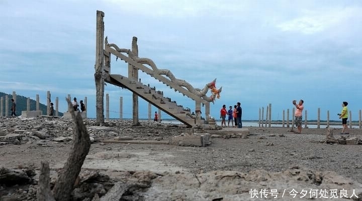 泰国遭遇十年一遇干旱 被水库淹没的寺庙“重见天日”（组图）