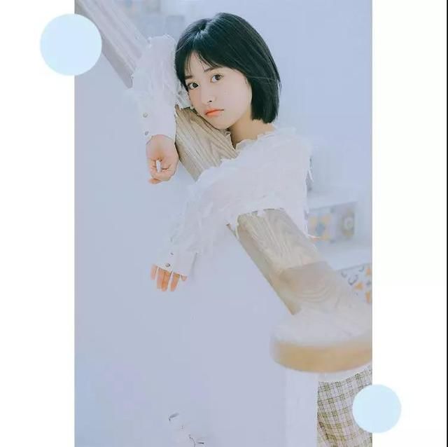 高圆圆清爽短发占据热搜榜，网友：剪了短发的高圆圆减龄又少女！