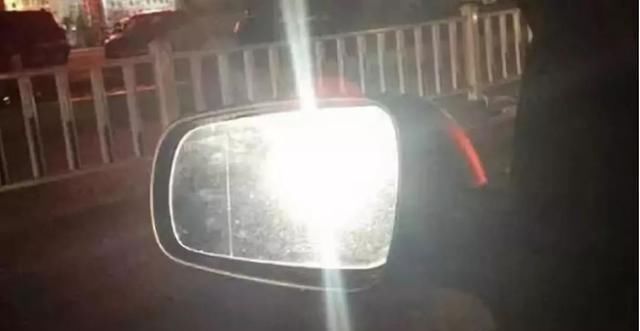  [光量]开车遇到“远光狗”一直不关怎么办？