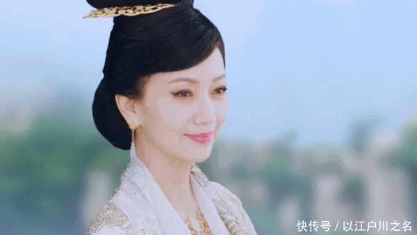 『大衣』赵雅芝真是时尚搭配教科书,照着这8套大衣穿,时髦又减龄!
