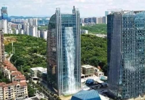  【电费】我国在高楼上的“瀑布”，高108米，电费耗量巨大，引网