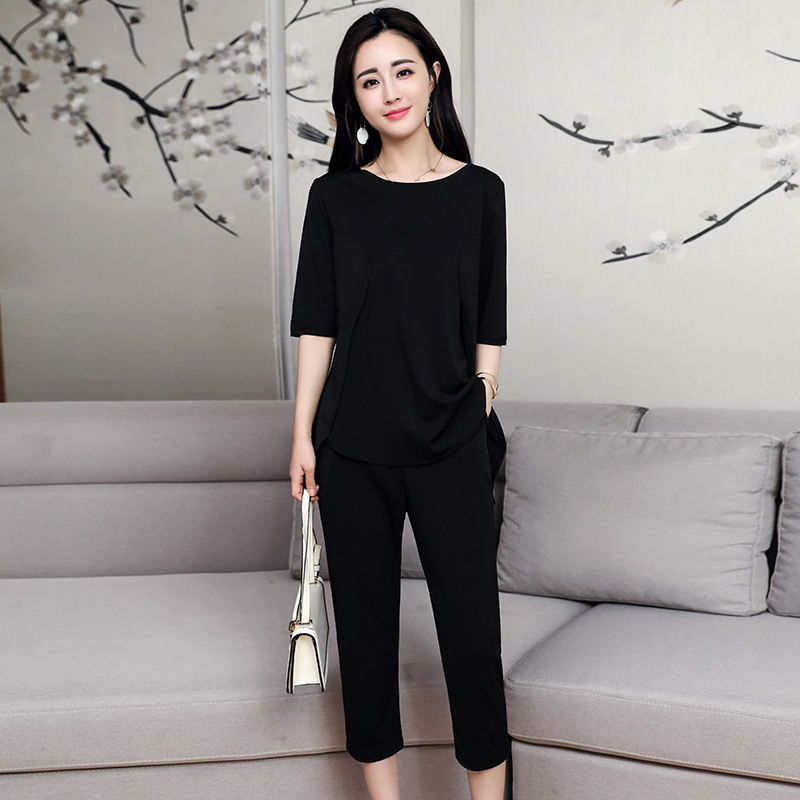 女人不会搭配简直”没法看“，终于等到时髦套装+高跟鞋，真迷人