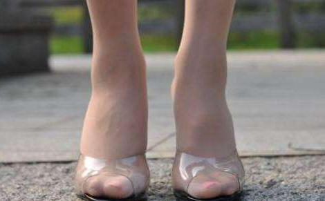 奚梦瑶的戛纳直播, 被一双鞋抢镜! 网友: 我妈也爱穿!