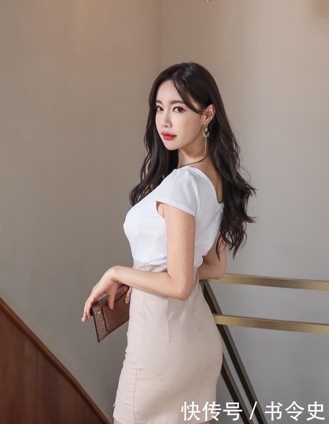 美女|时尚街拍,美女穿职业装,很时尚