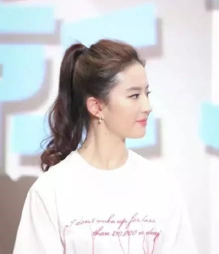  「脸上」脸上有这3个“特征”的女生,别总披头散发,扎头发露五官更女神