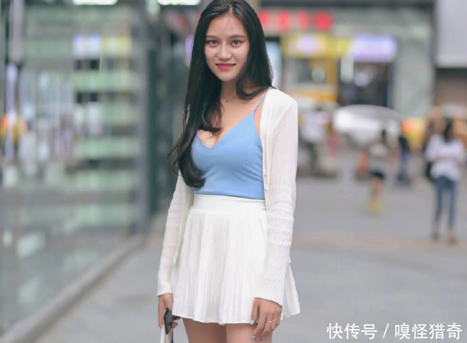 街拍：身材丰腴时髦秀气的小姐姐，搭配妩媚风姿绰约元气满满！