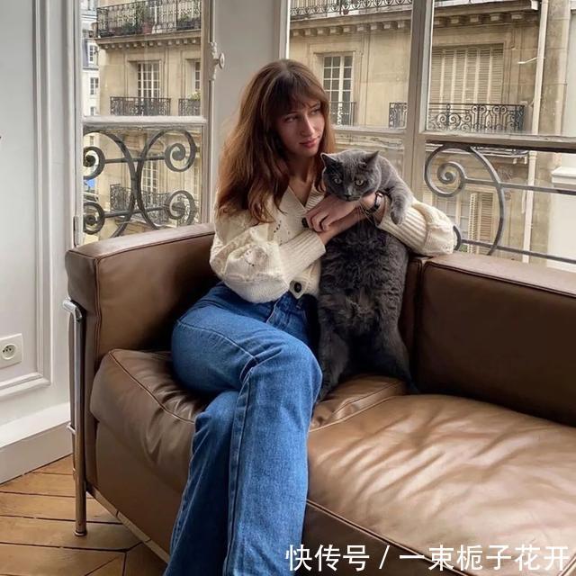  『奶奶』你穿“奶奶衫+牛仔裤”的样子，好看极了！