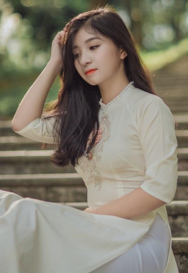  「女性」初恋系穿搭，一种另类的时尚，网友直呼：真是清纯惹人爱