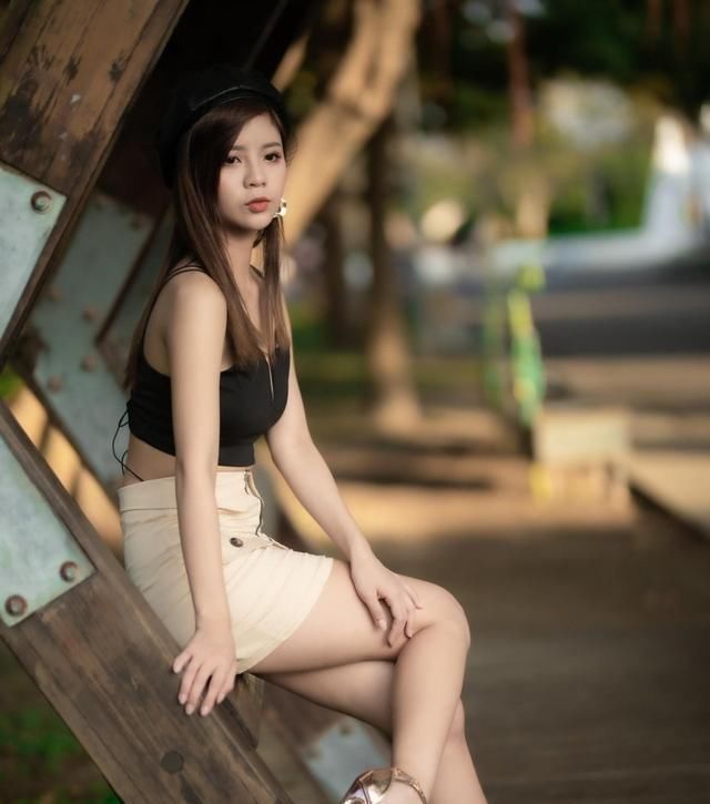 【美女】街拍:穿着知性优雅的美女,清丽婉约,美得不可方物
