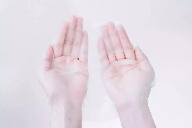 满脸痘怎么见人?用了这个去痘不留印的神器,我把200块的遮瑕都