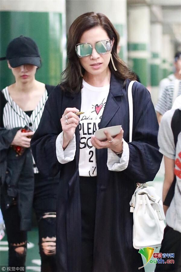 延禧攻略女主们的私服，魏璎珞好少女高贵妃太霸气，纯妃军装超美