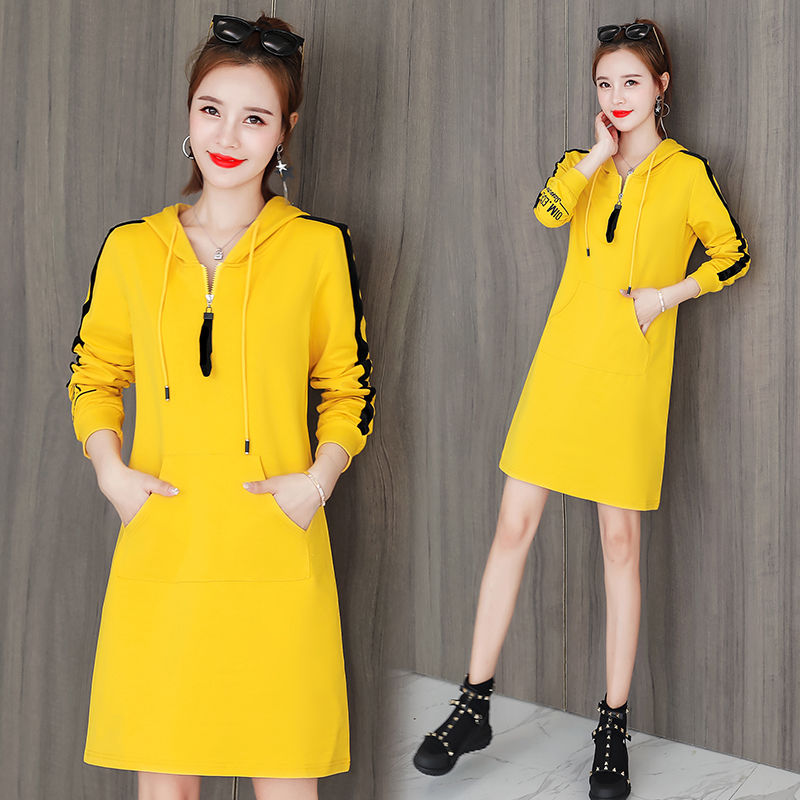 瞧瞧，我这老妈哪里像56了，穿这“卫衣裙”，显嫩15岁不止