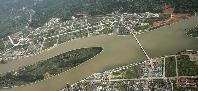  川渝■成都重庆建设环四川盆地高速四川一地级市将成川渝中心