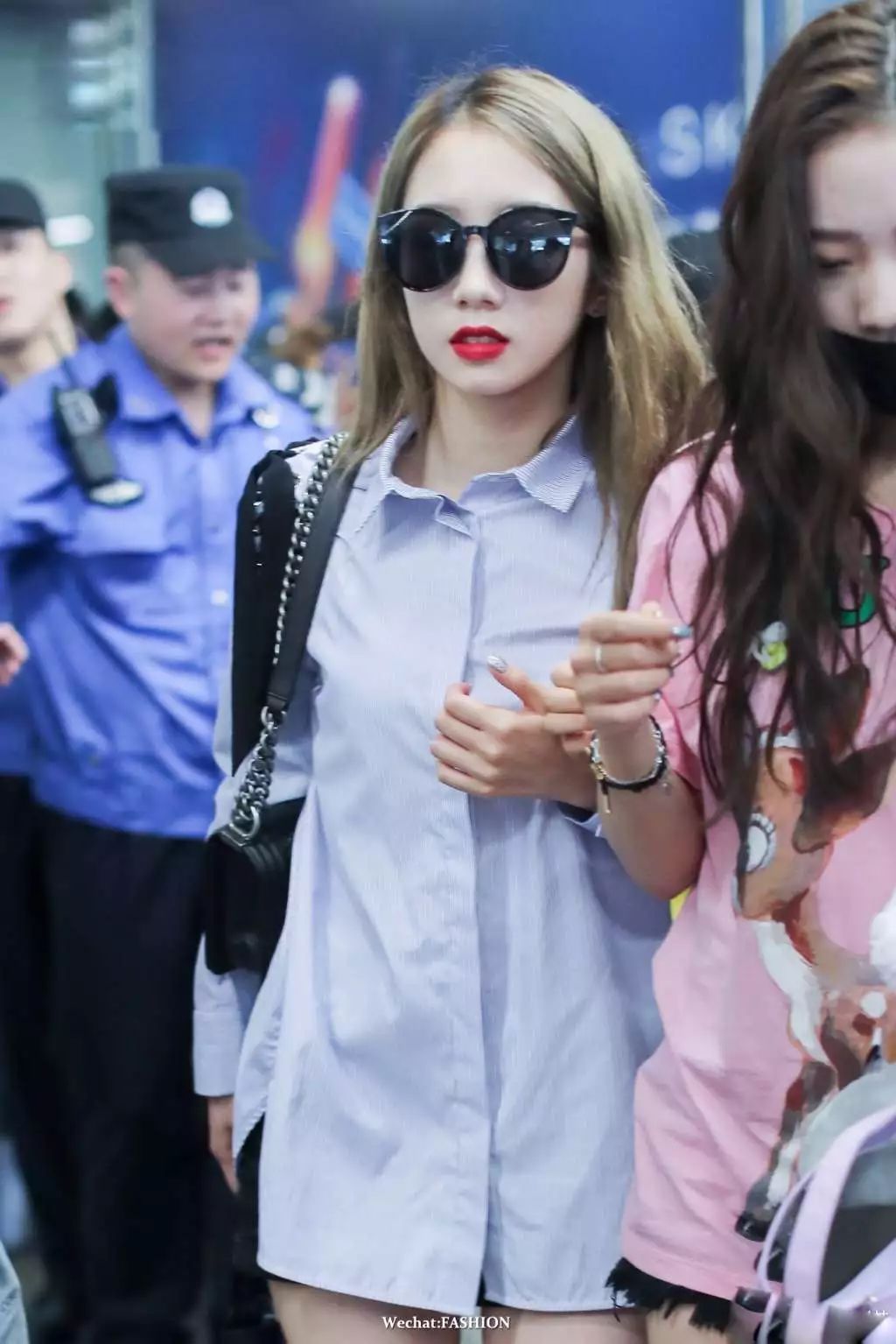 明星 | 孟美岐机场大玩“下半身失踪” 韩雪太会穿献上我的膝盖