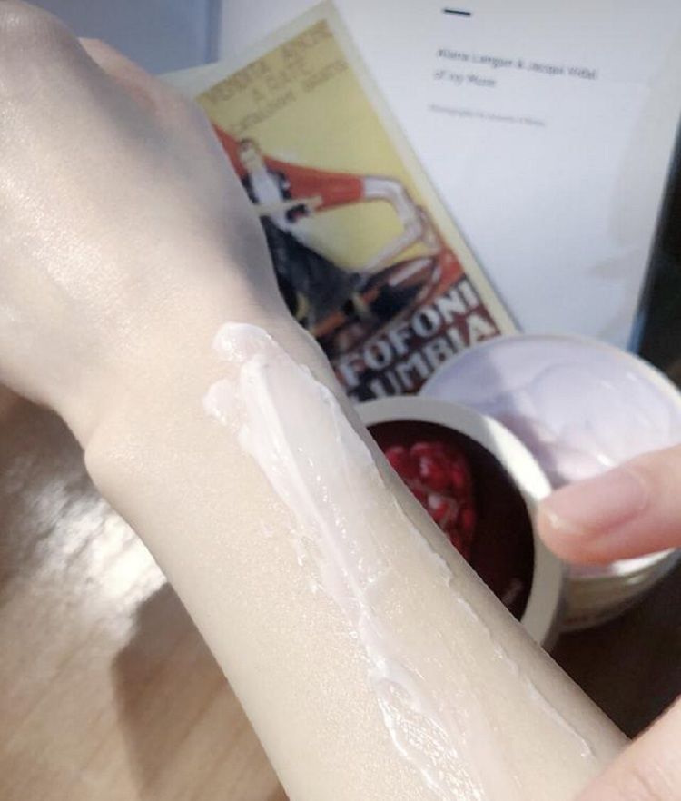 加拿大一种美白身体乳火得要死，让你见识啥叫白的发光，好用到爆