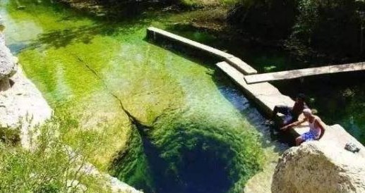 美国一个4米宽的水坑，已有多人在此遇难，游客却还是蜂拥而至