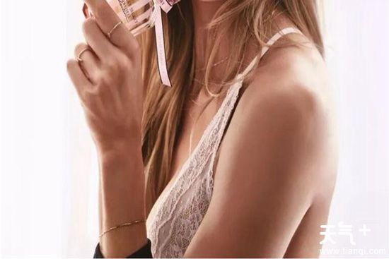 大胸妹子怎么穿衣好看 这三大雷区需避开