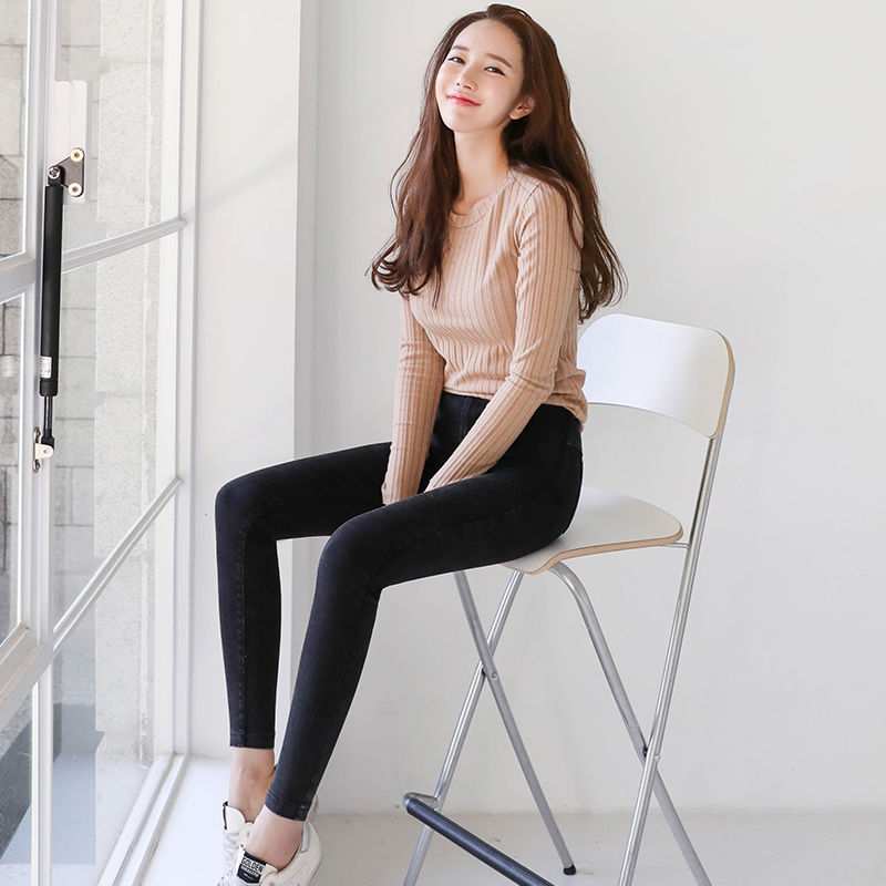 九月早晚凉,别穿裙子了,新款“黑裤子”百搭又时髦,好穿不贵