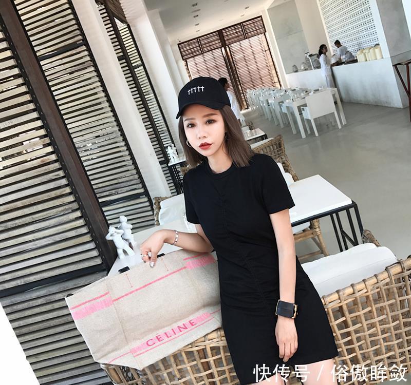  设计：简约显高级感的港风连衣裙，这样穿百搭又有气质！
