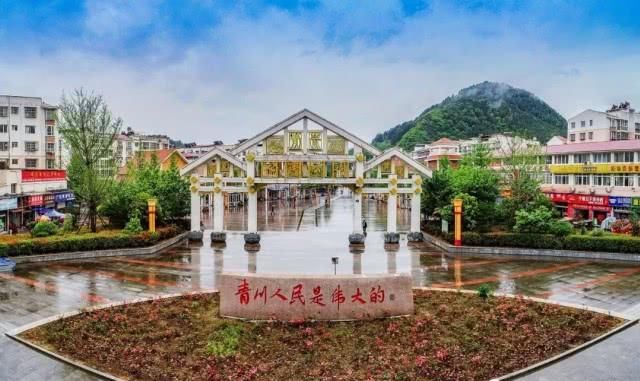 四川一个不知名的小县城,地处三省交界处,风景如画