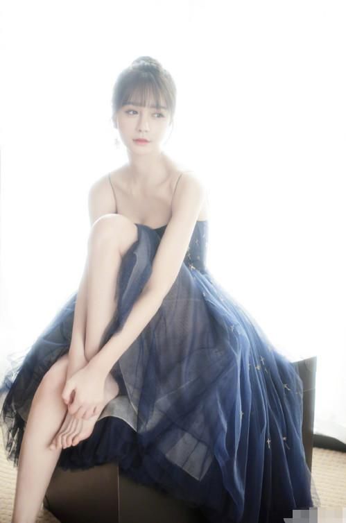 沈梦辰胆真大！一件网纱长裙就靠两条线支撑，网友：便宜了杜海涛