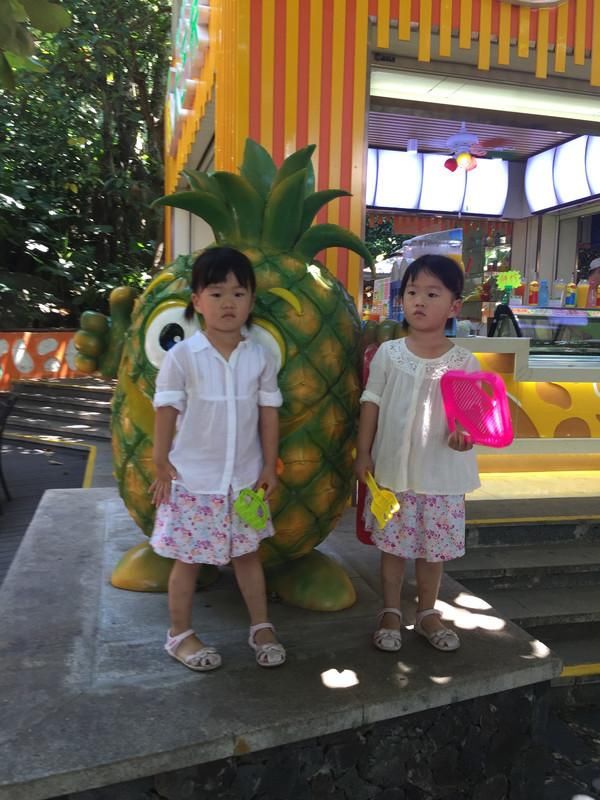 带上两个小宝去三亚旅游,吃三亚的海鲜