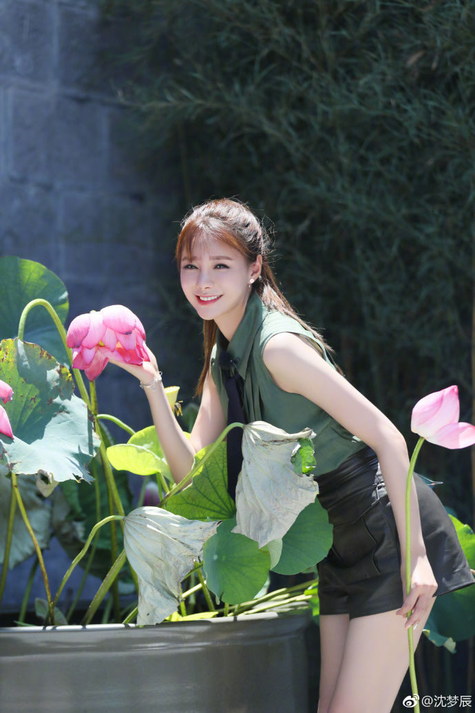 沈梦辰:这大长腿又美又白