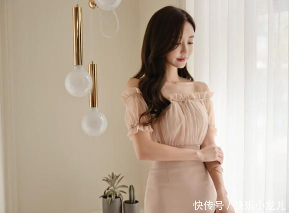  『美女』街拍：高挑迷人的紧身裙美女，穿出时尚女神范儿