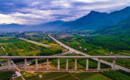  节省@我国最成功的高铁：时间节省了11个小时，网友戏称：逼停了