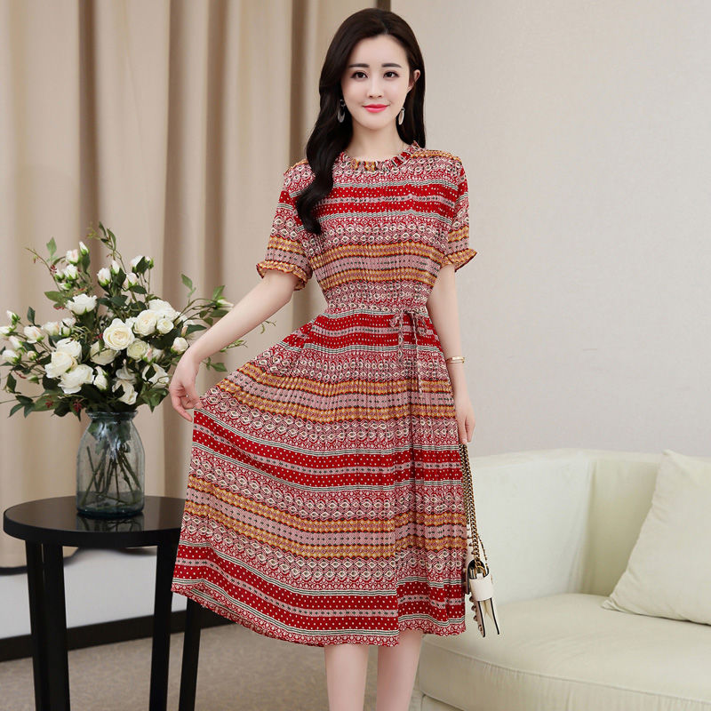 肚子有肉别穿紧身裙，翻领薄纱+腰带，分分钟让你美到犯规