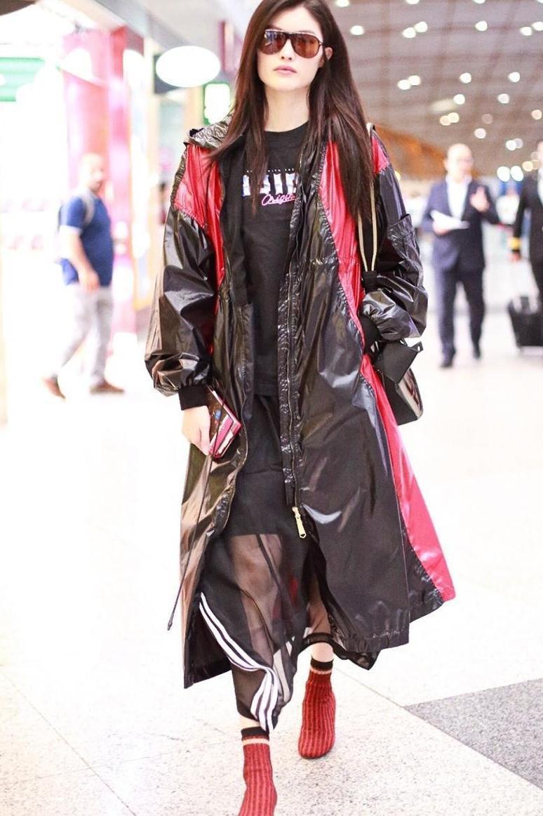 2019春夏纽约时装周启程, 孟美岐极简穿搭, 何穗撩发放电超有魅力