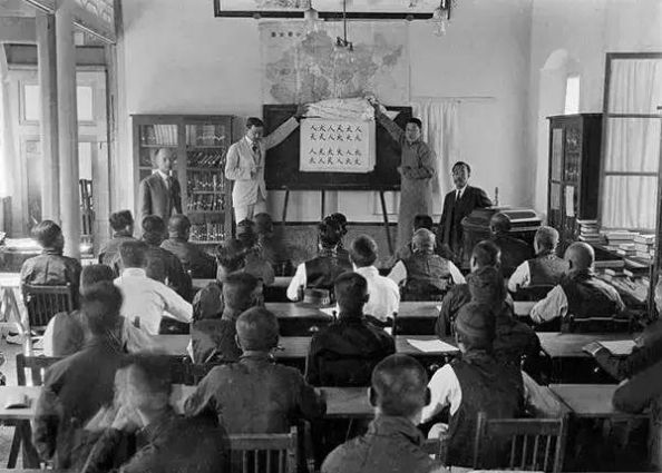  「发现」美国人在鞋盒里发现了6000张中国老照片