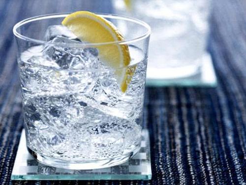 真相来了！听说隔夜的开水会致癌，是真的吗？听听专家怎么说