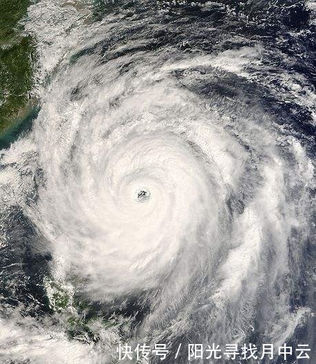 台风罗莎“风眼”仍在扩大一次能装下3个东京，日本这次麻烦了