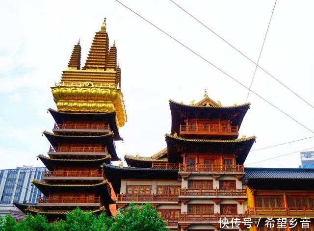 国内最“牛”的寺庙,建在繁华市中心,至今无人敢移动