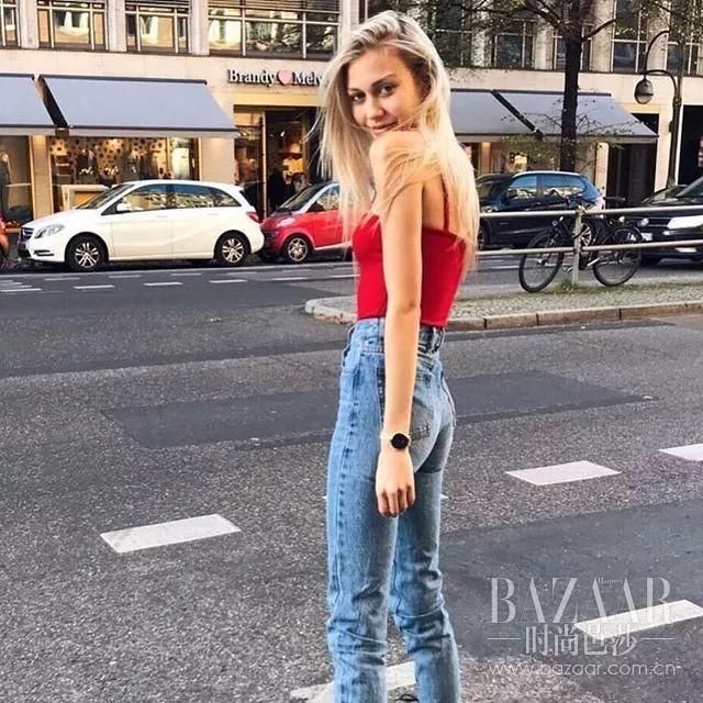 我真的不怕麻烦，谁叫这件“泳衣”一样的Bodysuit太时髦~