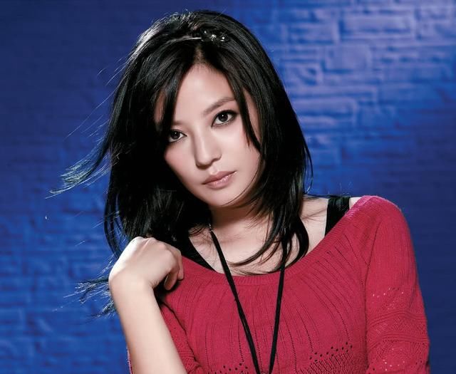 赵薇深夜更博，林心如秒回复，闺蜜情深力破不和传言