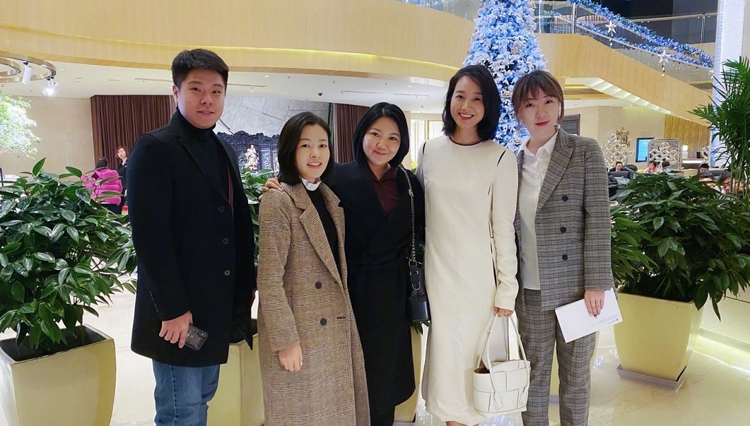 小丹丹蹲地上画面扎心,周一围在忙什么?